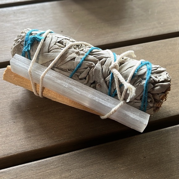 Protection Bundle with Selenite and Palo Santo Reset - Picture 1 of 3